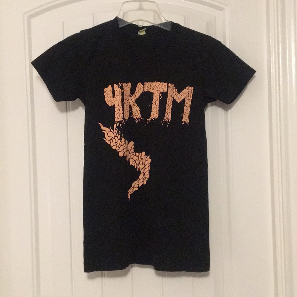 Black Tee